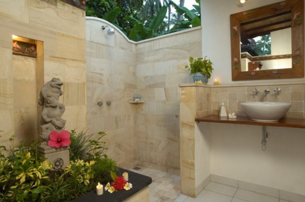 bali-ostkueste-lotus-bungalows-bad