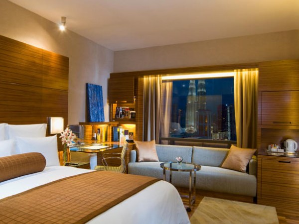 kuala-Lumpur-renaissance-room