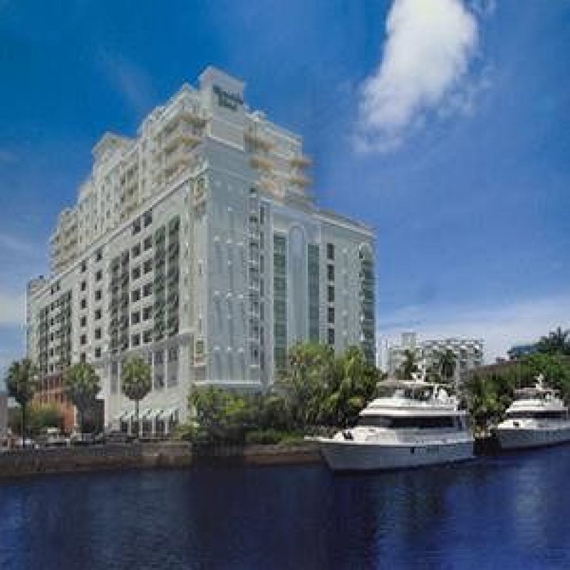 phnom-penh-lux-riverside-hotel-view_01