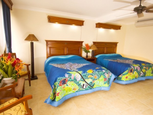 yap-manta-ray-bay-ocean-view-room